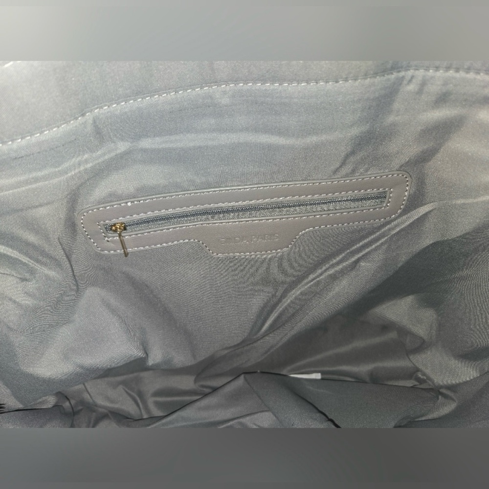 Gilda Paris Large Grey Quilted Travel Tote Bag with Gold Hardware - Picture 8 of 9